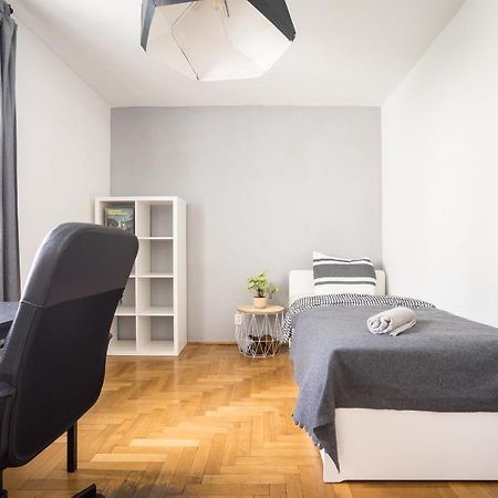 Oomph Warsaw Central 3-Bedroom Flat Екстериор снимка