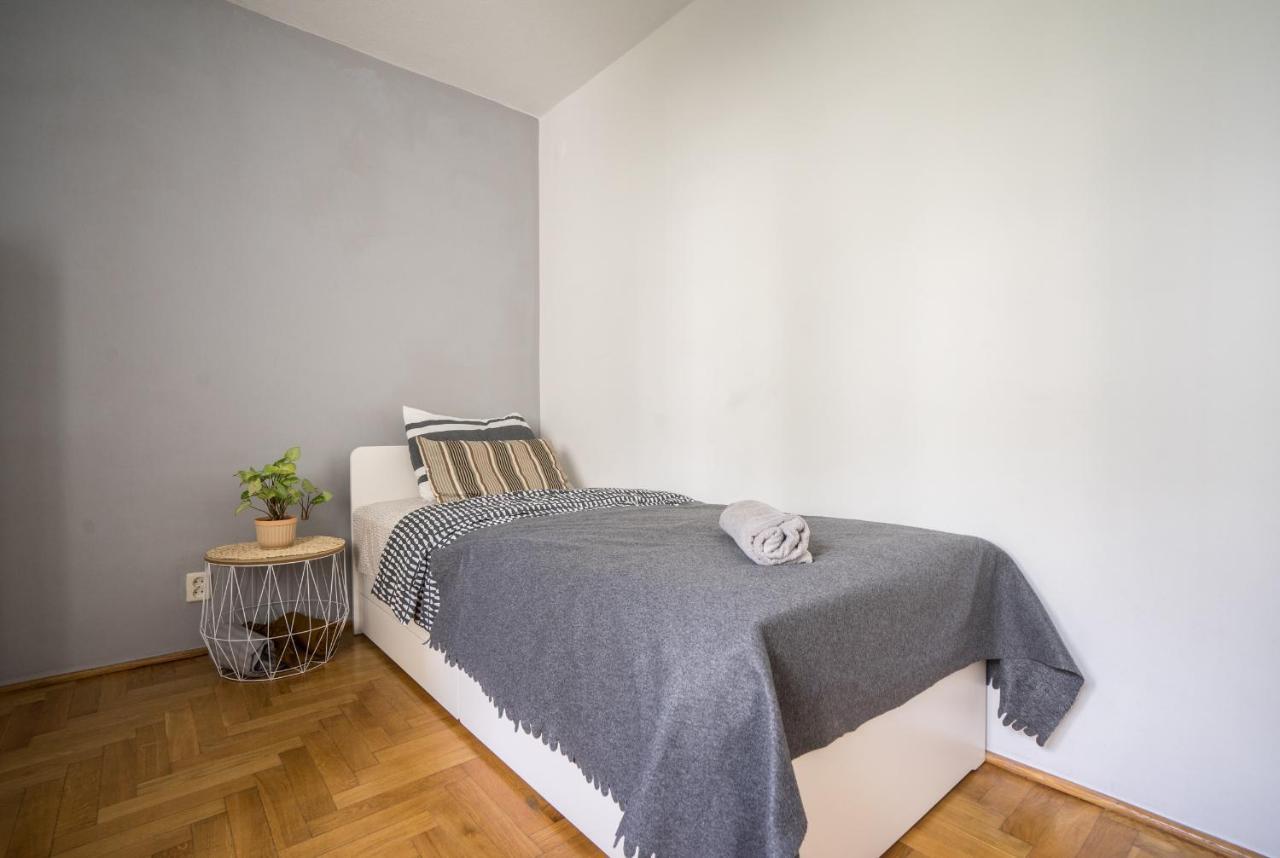 Oomph Warsaw Central 3-Bedroom Flat Екстериор снимка